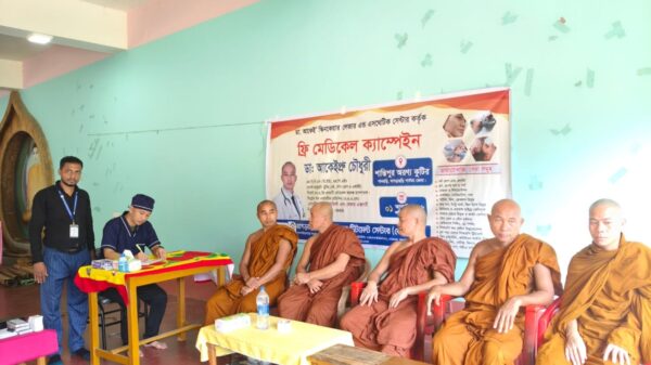 পানছড়ির শান্তিপুর অরণ্য কুটিরে বিনামূল্যে চর্ম ও এলার্জি চিকিৎসা ক্যাম্প, সেবা পেলেন ১০০ রোগী