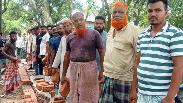 পাঁচবিবিতে নিজ অর্থায়নে রাস্তা মেরামত